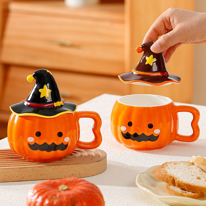 🎃 Pumpkin Ceramic Mug — Festive Design, Practical Lid, and Comfortable Grip