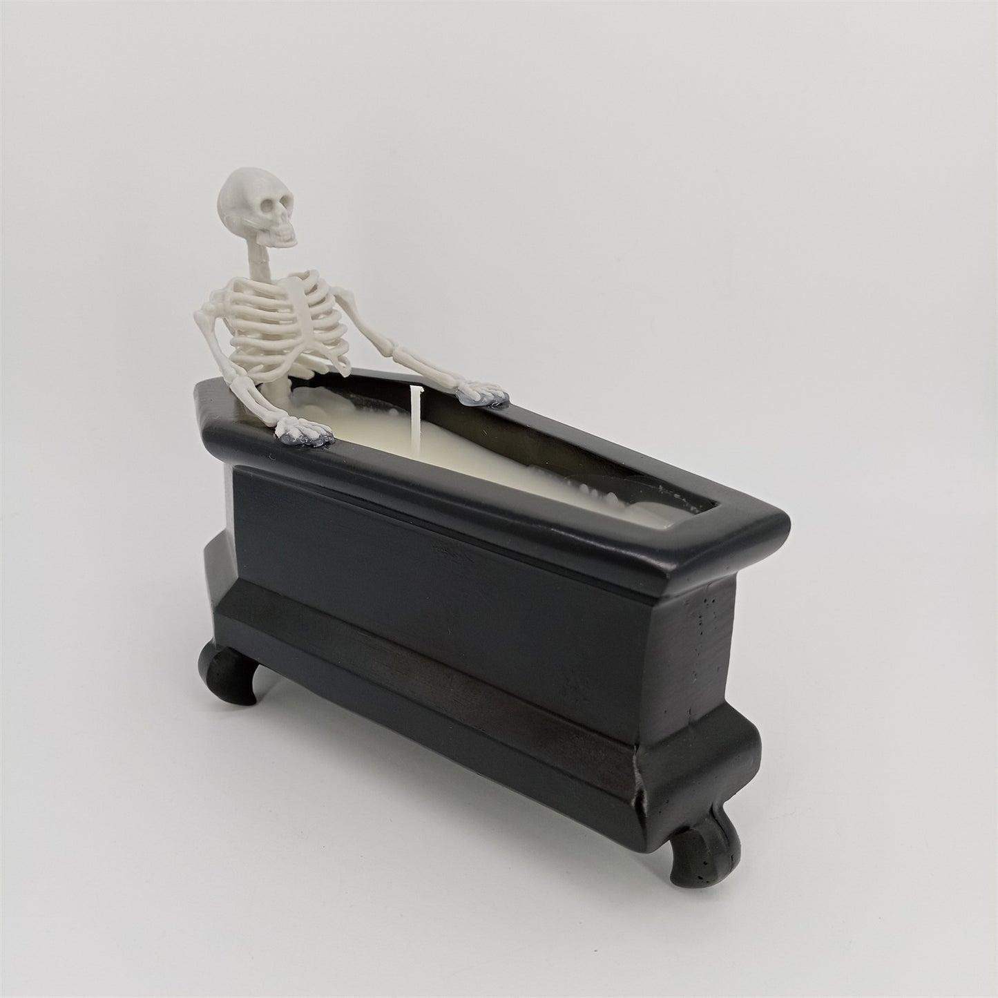 Skeleton Bathtub Aromatherapy Candle — Perfect for Halloween, Spooky Design with Cozy Fragrance